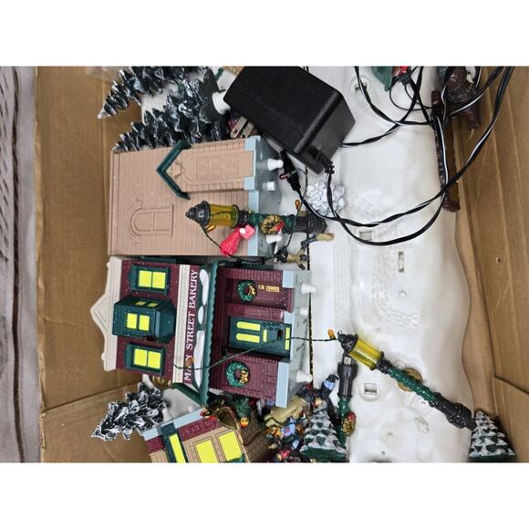 The Magic Of Mainstreet 1997 Trendmasters Lighted Animated Christmas Village - Picture 5 of 13